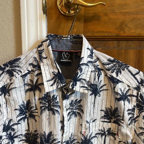 Boys burnside button up short sleeve Hawaiian shirt. - Picture 2 of 5